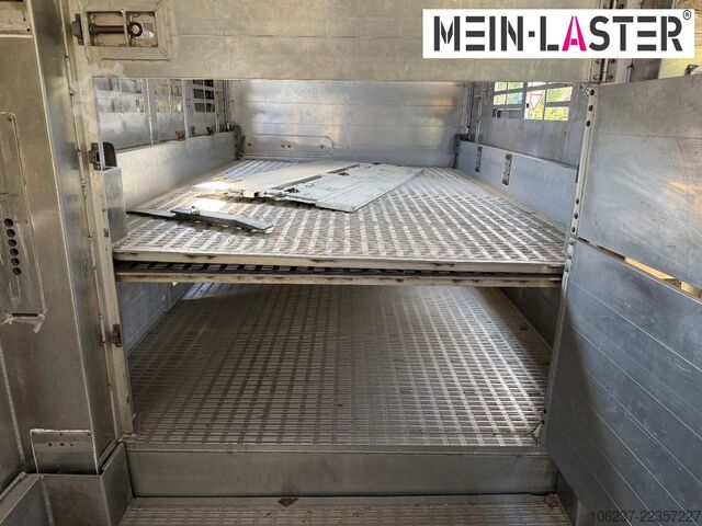 Livestock semitrailer Finkl 3 + 4 Stock/ Hubdach / Rampe / Tränke/Funk