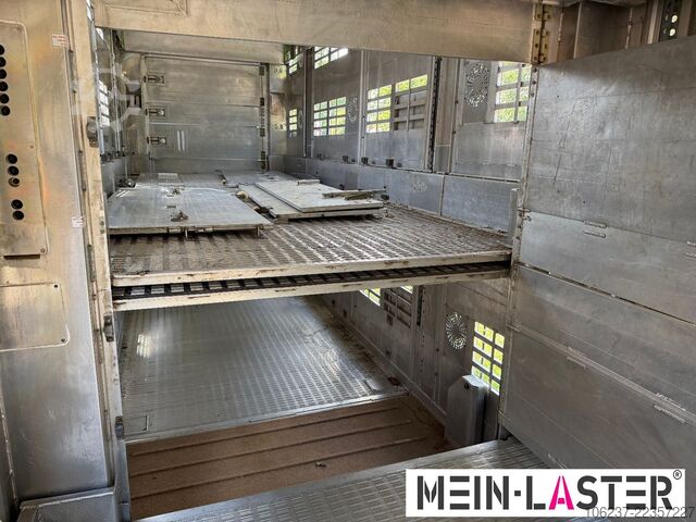 Livestock semitrailer Finkl 3 + 4 Stock/ Hubdach / Rampe / Tränke/Funk