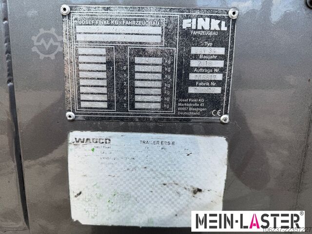Livestock semitrailer Finkl 3 + 4 Stock/ Hubdach / Rampe / Tränke/Funk