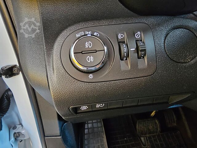 Panel van OPEL Combo-e Cargo XL 50-kWh Regalsystem Navi Kamera
