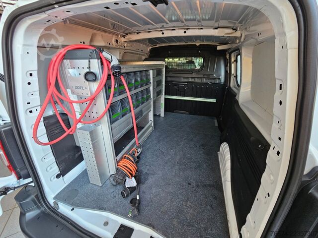 Panel van OPEL Combo-e Cargo XL 50-kWh Regalsystem Navi Kamera