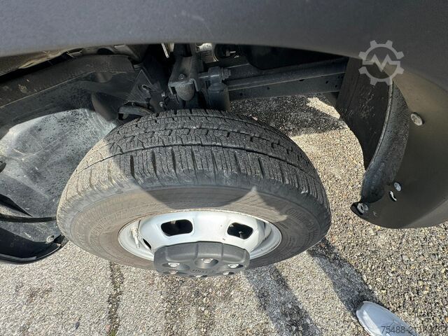 Fester Körper Iveco DAILY 35 C 18