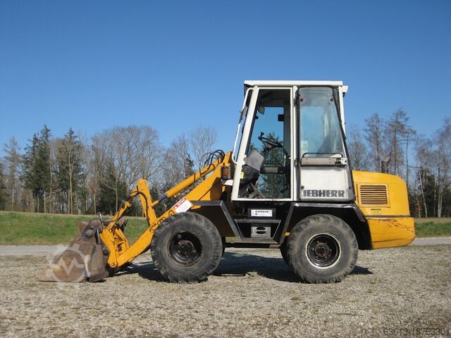 Liebherr L504 inkl. Schaufel und Gabel Liebherr L504