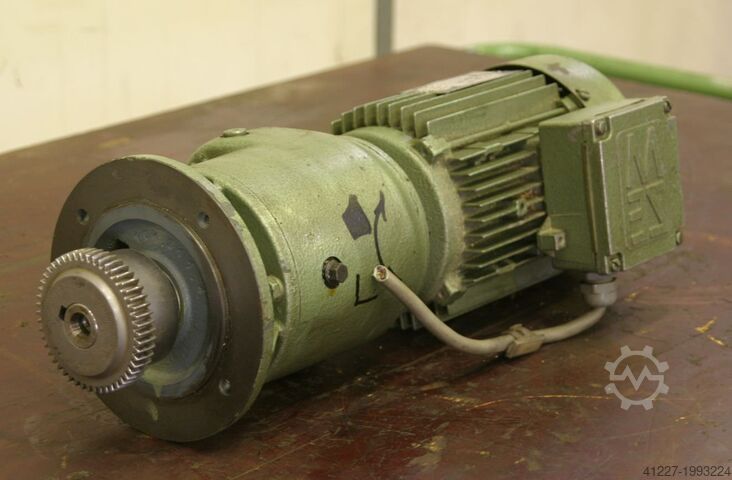 Geared motor 0.75 kW 178 rpm SEW Eurodrive RF40DT80N4