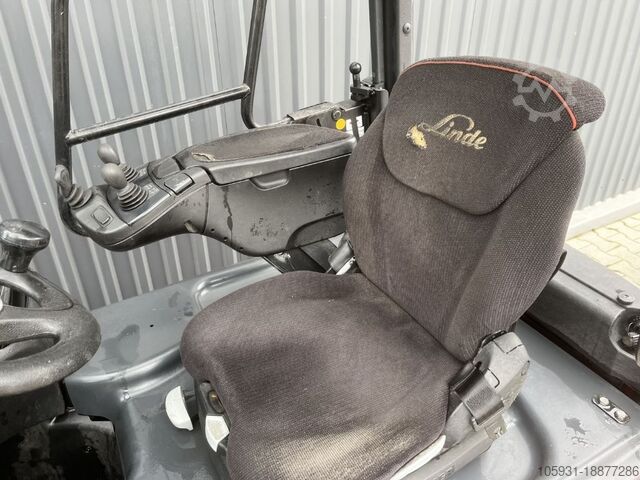 Electric 3-wheel forklift Linde E16-02