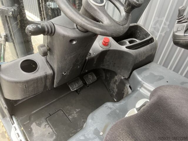 Electric 3-wheel forklift Linde E16-02