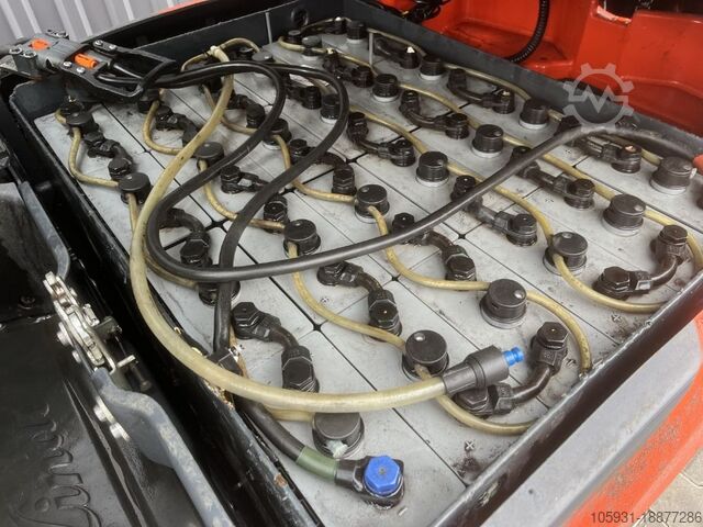 Electric 3-wheel forklift Linde E16-02