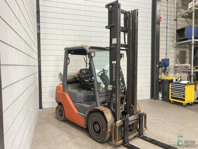 Forklift Toyota 02-8 FGF 25