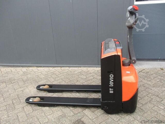 Pallet truck TOYOTA LWE140