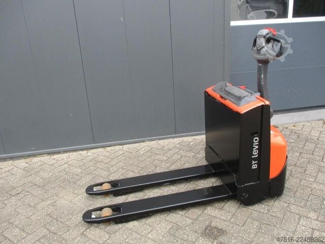 Pallet truck TOYOTA LWE140