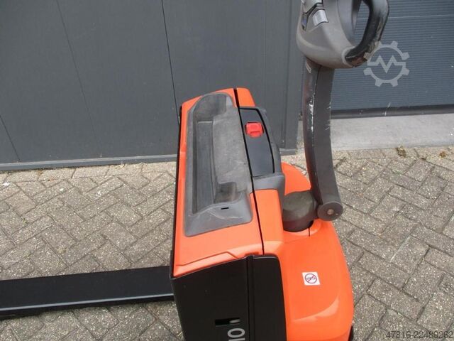 Pallet truck TOYOTA LWE140