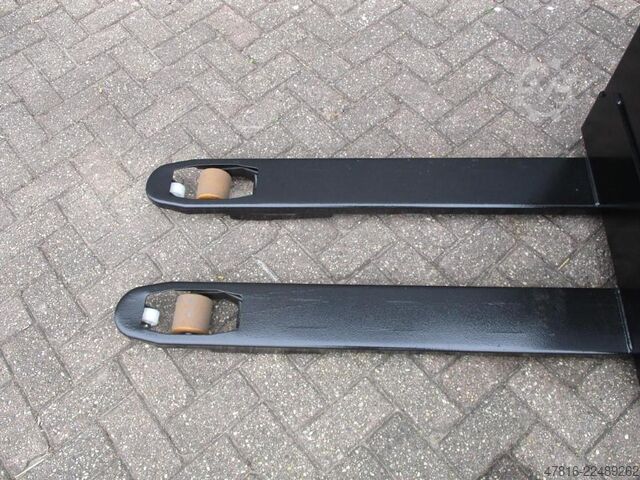 Pallet truck TOYOTA LWE140