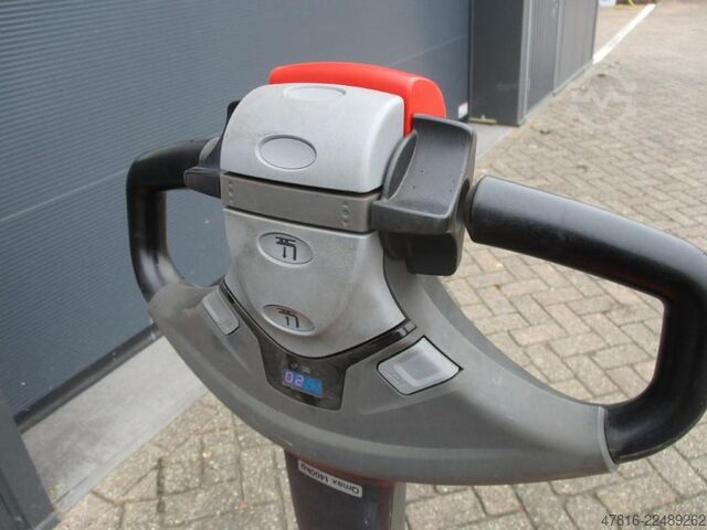 Pallet truck TOYOTA LWE140