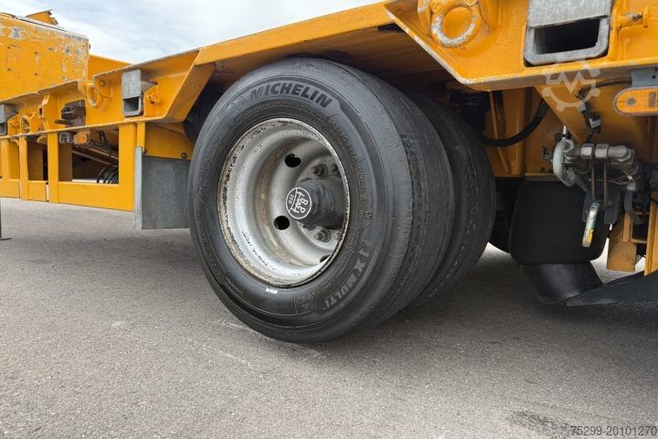 Low loader semitrailer Goldhofer STZ H6 75/80 AA Tieflader / Swiss-Vehicle
