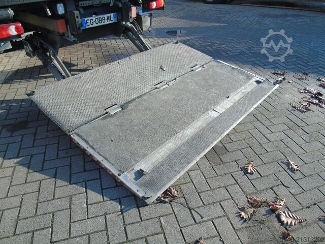 Refrigerated/freezer transport Volvo FL 14.210 + ATP/FRC + CARRIER + LIFT + EURO 6