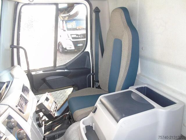 Refrigerated/freezer transport Volvo FL 14.210 + ATP/FRC + CARRIER + LIFT + EURO 6