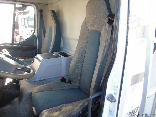 Refrigerated/freezer transport Volvo FL 14.210 + ATP/FRC + CARRIER + LIFT + EURO 6