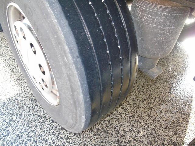 Refrigerated/freezer transport Schmitz Cargobull 2 AXLE + CARRIER + DHOLLANDIA LOADLIFT