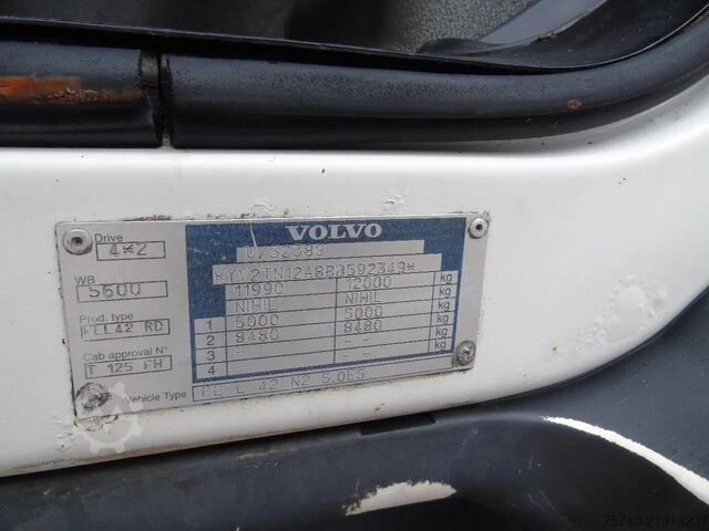 Box body Volvo FL 240 + 12t + euro 5 + lift