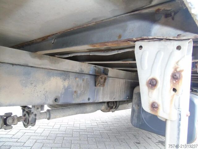 Box body Volvo FL 240 + 12t + euro 5 + lift