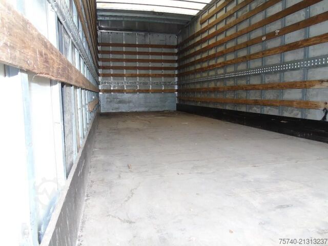 Box body Volvo FL 240 + 12t + euro 5 + lift