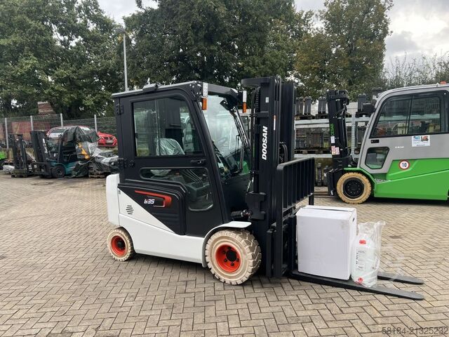 Elektro 4 Rad-Stapler Bobcat B35NS