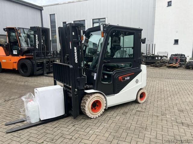 Elektro 4 Rad-Stapler Bobcat B35NS