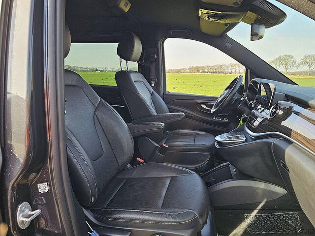 Personenbeförderung MERCEDES-BENZ EQV 300 L2 8-Pers Pano Leer