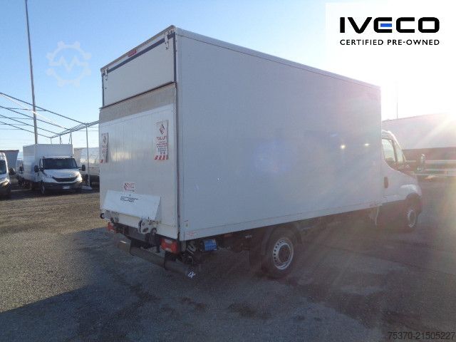 Transporter mit Koffer IVECO DAILY 35S16 - 4100
