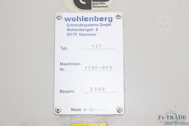 Schneidmaschine mit Rüttler / Guillotine with Jogger Wohlenberg 137 CUT-Tec