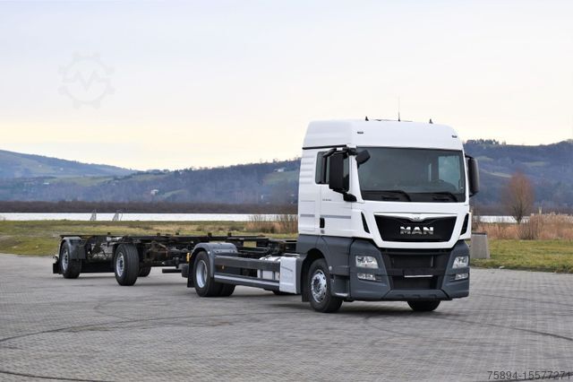 Truck chassis MAN TGX 18.440 Fahrgestell 7,00m + Anhänger 6,90m