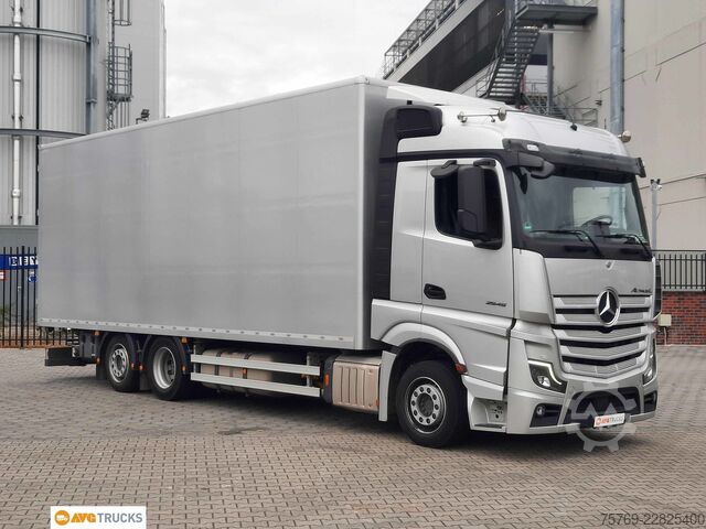 Box truck MERCEDES-BENZ 2545 L ACTROS L Heck-Mitnahmestaplervorrichtung