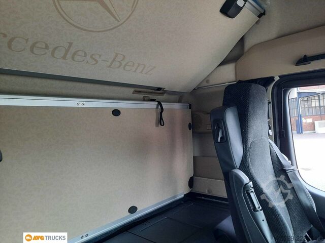 Box truck MERCEDES-BENZ 2545 L ACTROS L Heck-Mitnahmestaplervorrichtung
