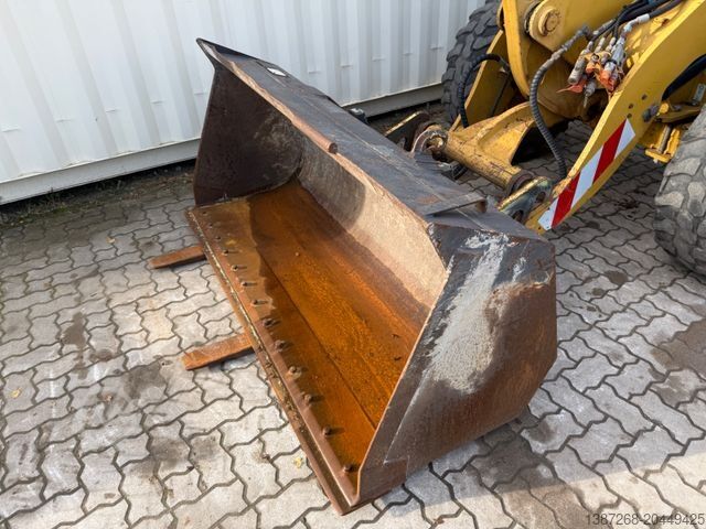 Radlader CATERPILLAR 908H2 / Deutsche Maschine / Schaufel + Gabel