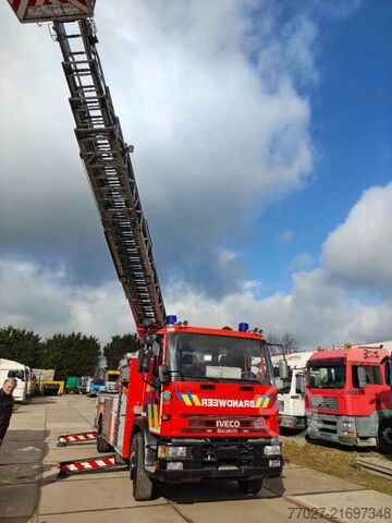 Löschfahrzeug Iveco Eurocargo 150E27 Magirus ladderwagen 30 meter