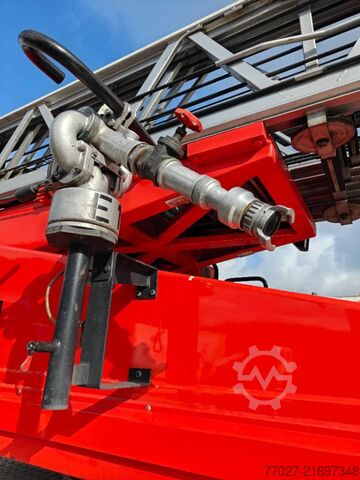 Löschfahrzeug Iveco Eurocargo 150E27 Magirus ladderwagen 30 meter