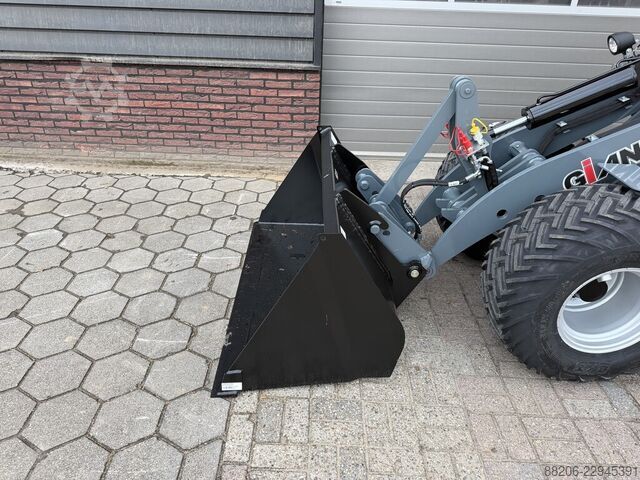 Giant G2500 X-TRA HD loader NEW with PRO-INCHING GIANT G2500 X-TRA HD shovel NIEUW met PRO-INCHING
