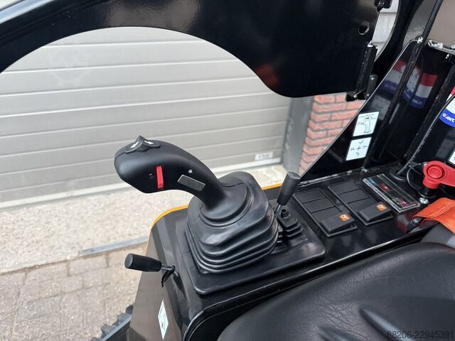 Giant G2500 X-TRA HD loader NEW with PRO-INCHING GIANT G2500 X-TRA HD shovel NIEUW met PRO-INCHING
