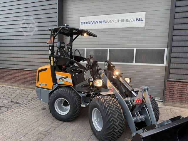 Giant G2500 X-TRA HD loader NEW with PRO-INCHING GIANT G2500 X-TRA HD shovel NIEUW met PRO-INCHING