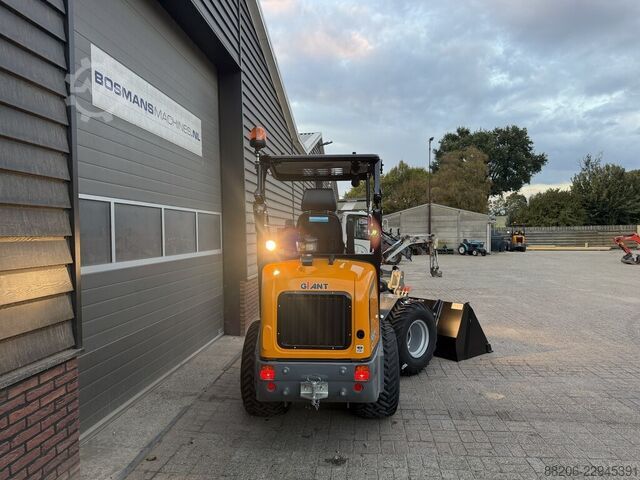 Giant G2500 X-TRA HD loader NEW with PRO-INCHING GIANT G2500 X-TRA HD shovel NIEUW met PRO-INCHING