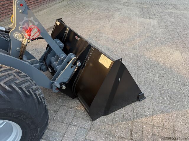 Giant G2500 X-TRA HD loader NEW with PRO-INCHING GIANT G2500 X-TRA HD shovel NIEUW met PRO-INCHING