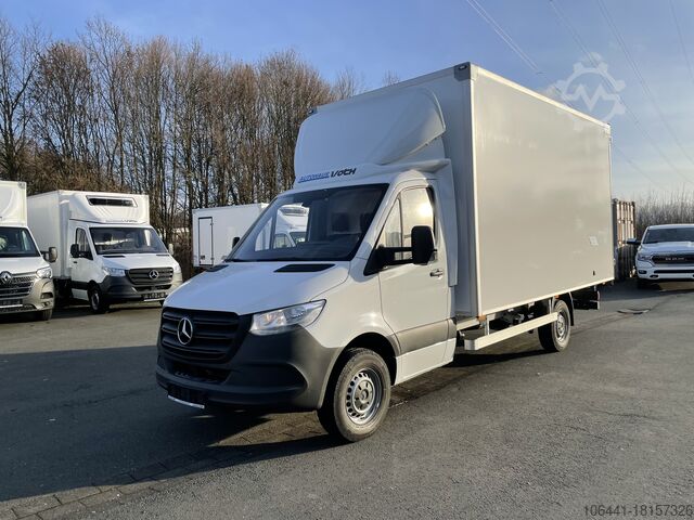 Transporter with suitcase MERCEDES-BENZ Sprinter 317 Möbelkoffer mit Türen