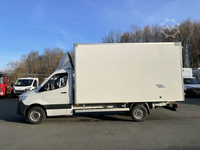 Transporter with suitcase MERCEDES-BENZ Sprinter 317 Möbelkoffer mit Türen