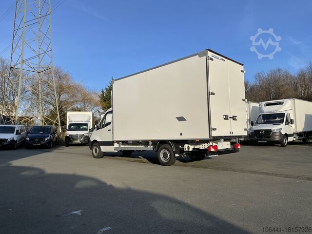Transporter with suitcase MERCEDES-BENZ Sprinter 317 Möbelkoffer mit Türen