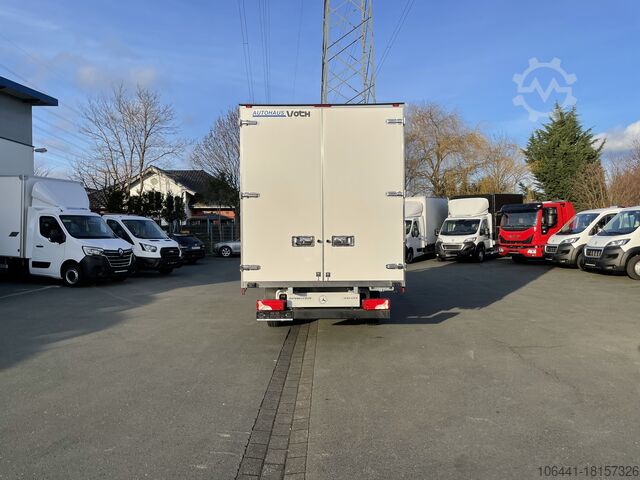 Transporter with suitcase MERCEDES-BENZ Sprinter 317 Möbelkoffer mit Türen
