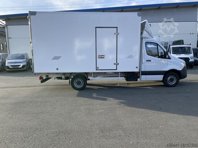 Transporter with suitcase MERCEDES-BENZ Sprinter 317 Möbelkoffer mit Türen