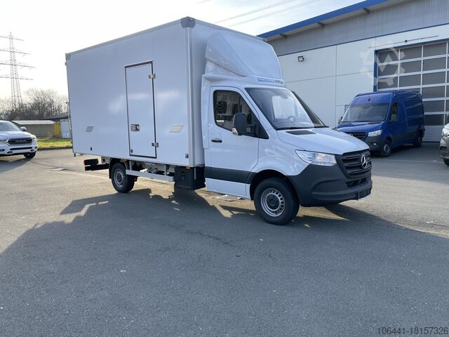 Transporter with suitcase MERCEDES-BENZ Sprinter 317 Möbelkoffer mit Türen