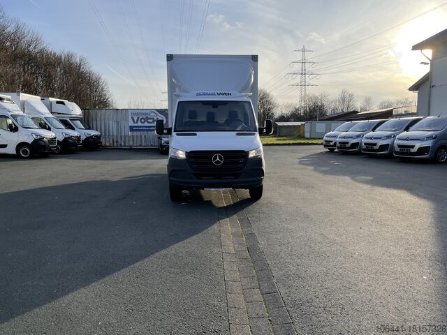 Transporter with suitcase MERCEDES-BENZ Sprinter 317 Möbelkoffer mit Türen