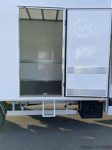 Transporter with suitcase MERCEDES-BENZ Sprinter 317 Möbelkoffer mit Türen