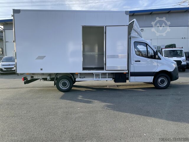Transporter with suitcase MERCEDES-BENZ Sprinter 317 Möbelkoffer mit Türen
